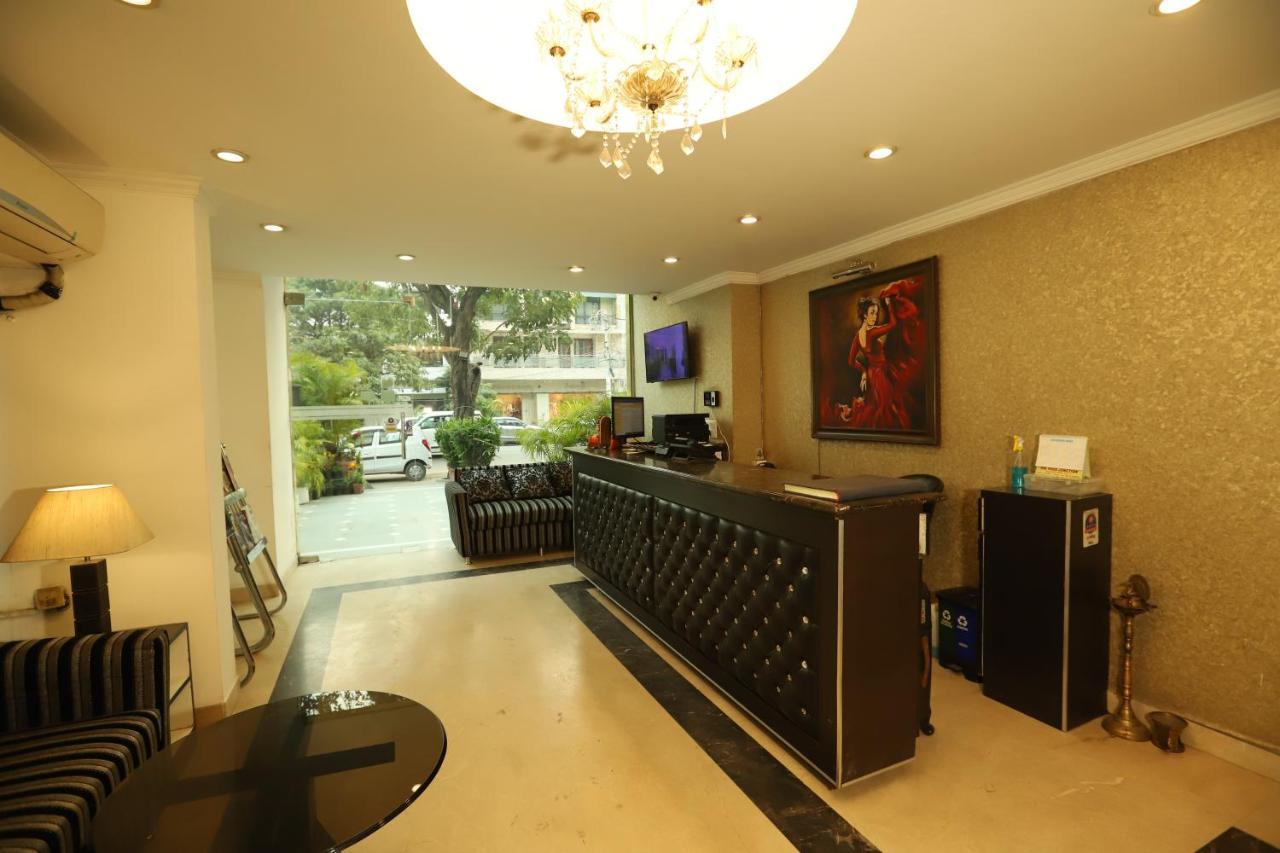 Hotel Capitol Hills - Greater Kailash Delhi New Delhi Exterior photo