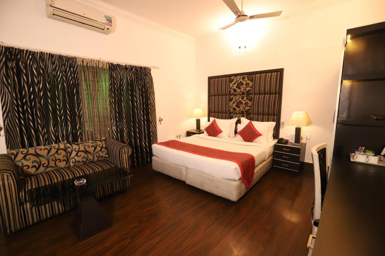 Hotel Capitol Hills - Greater Kailash Delhi New Delhi Exterior photo
