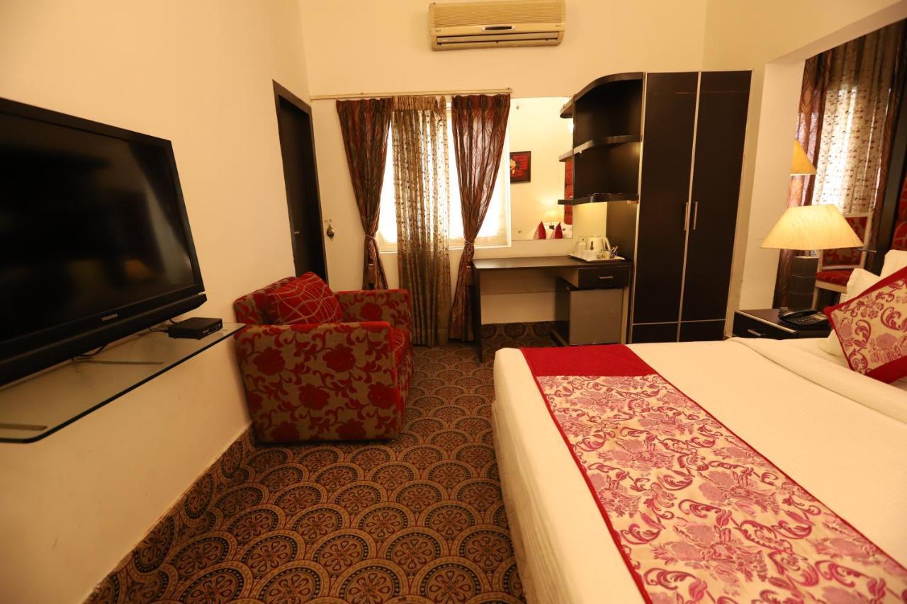 Hotel Capitol Hills - Greater Kailash Delhi New Delhi Exterior photo
