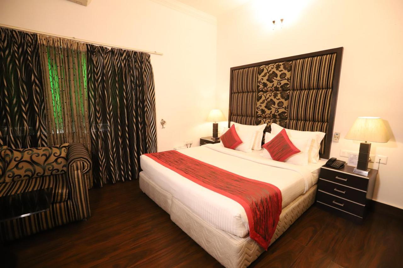 Hotel Capitol Hills - Greater Kailash Delhi New Delhi Exterior photo