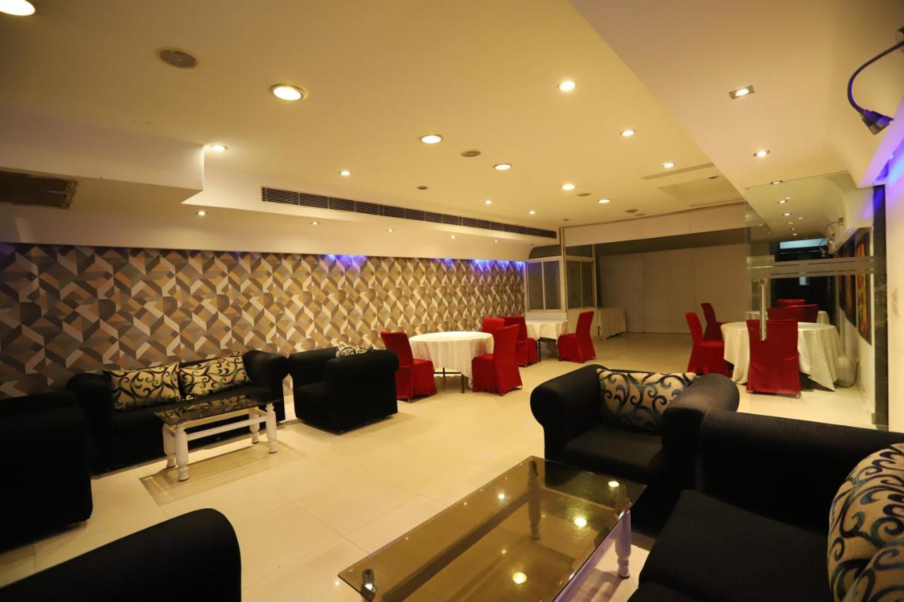 Hotel Capitol Hills - Greater Kailash Delhi New Delhi Exterior photo