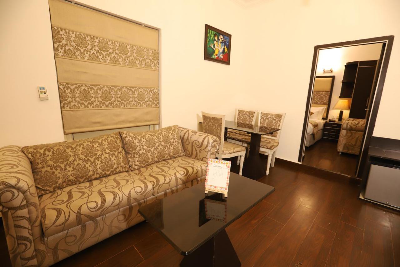 Hotel Capitol Hills - Greater Kailash Delhi New Delhi Exterior photo